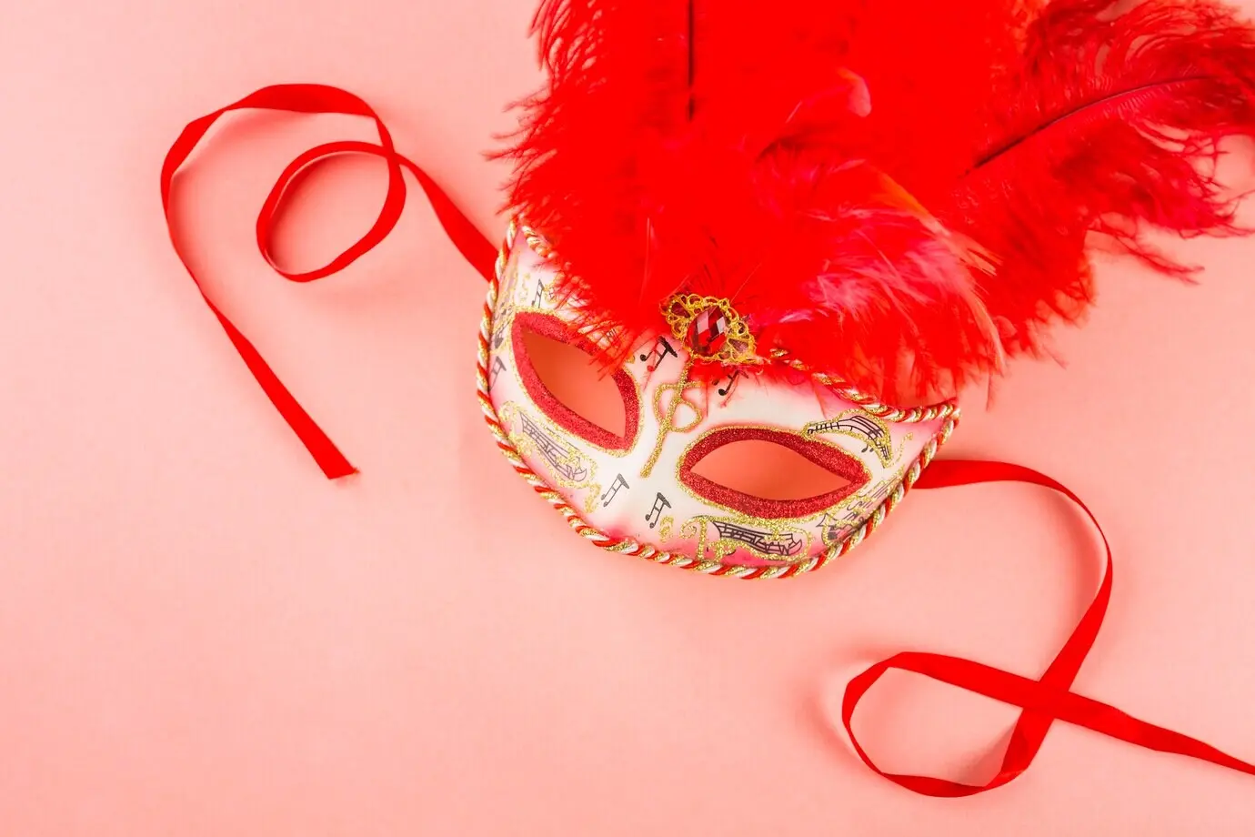 Elegante Komposition mit einer Maske des venezianischen Karnevals